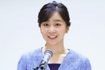 ボブスタイルにイメチェンされた佳子さま(時事通信フォト)