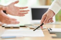 【生前に進めておきたい「資産の整理」】優先すべきは「不動産の権利証」の確保、平均で10通ほどある銀行通帳を集めることも重要に