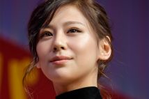 「最後のインタビュー」に応じた西内まりや(時事通信)