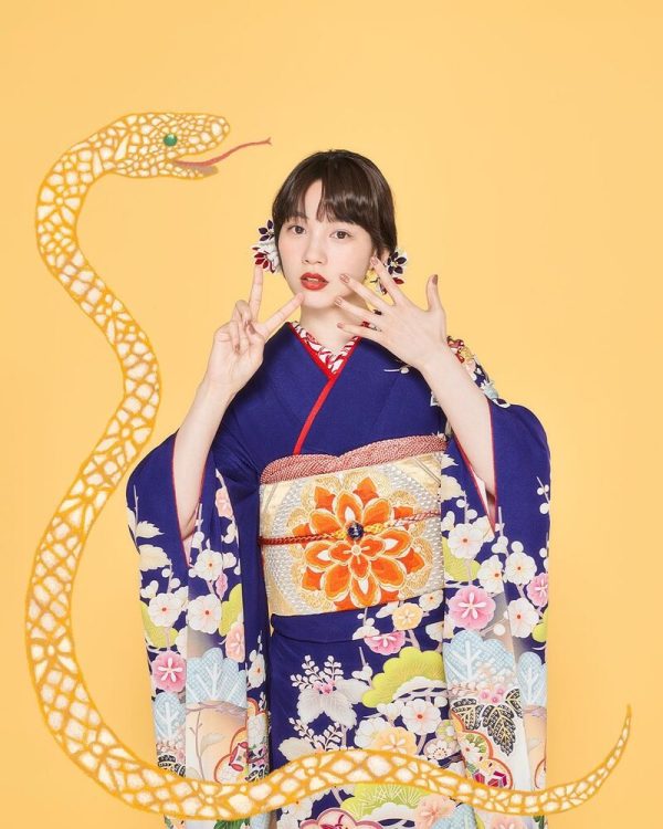 新年には着物姿を披露する（インスタグラムより）